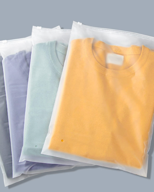 เสื้อที่ผ่านการตรวจคุณภาพและบรรจุแพ็ค